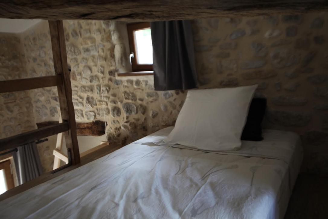 Le Mas De La Coste Saint-Sauveur-de-Cruzière Kültér fotó